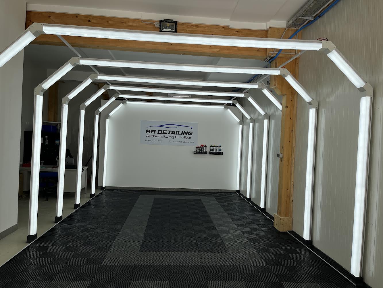 LED Lichttunnel für Automobilbranche - Tuning Floor