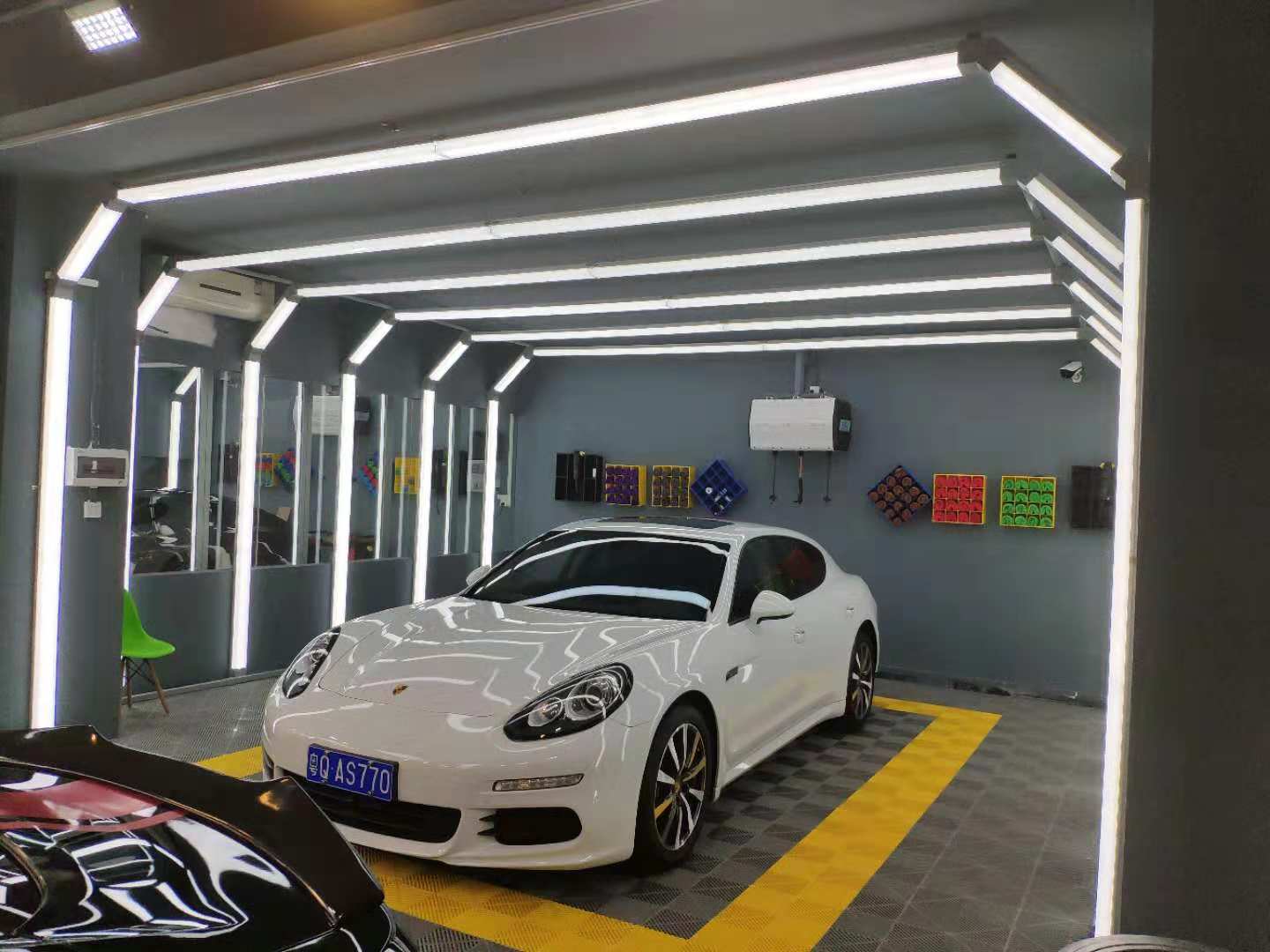 LED Lichttunnel für Automobilbranche - Tuning Floor